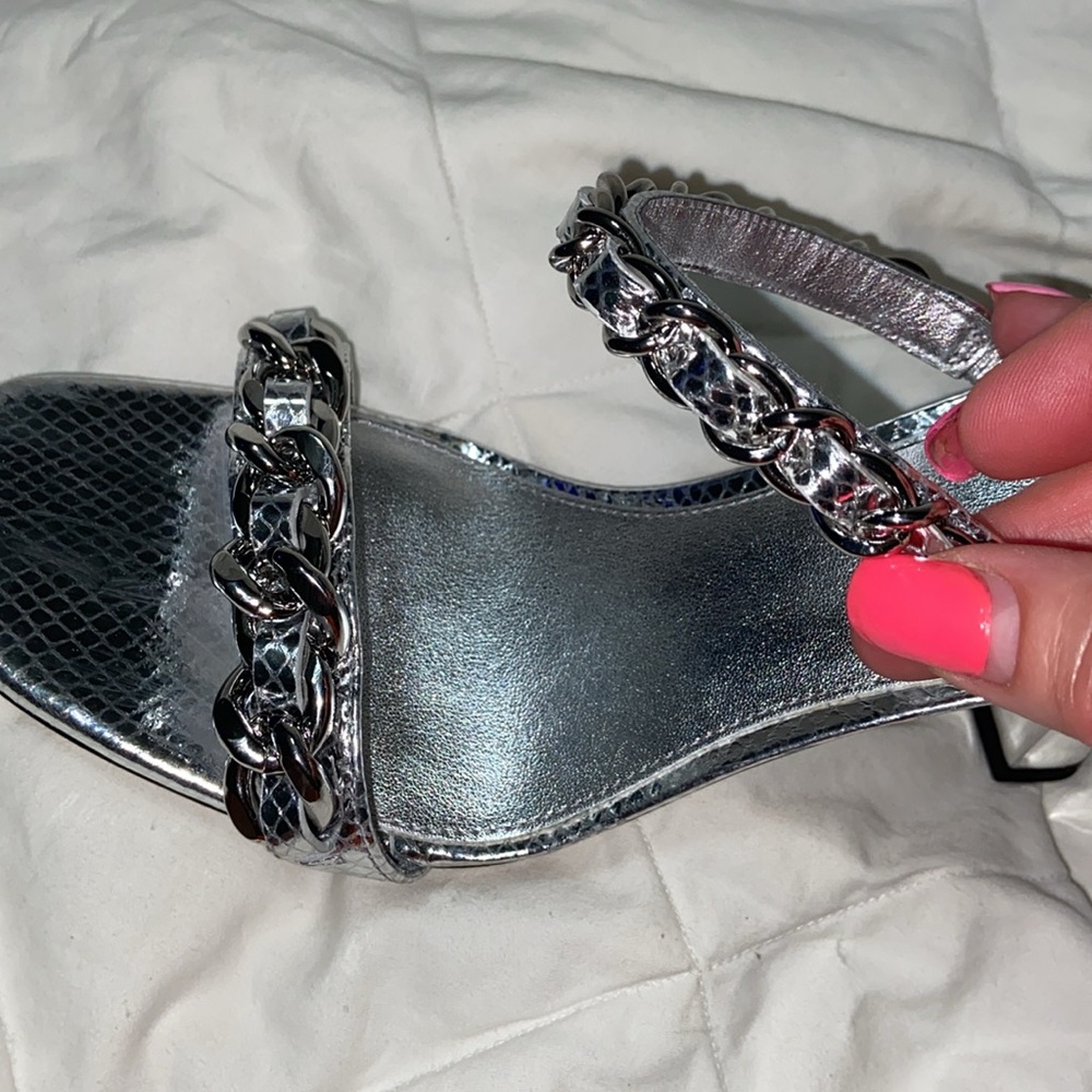 New MICHAEL KORS Clara Embellished Leather Sandals - Picture 14 of 16